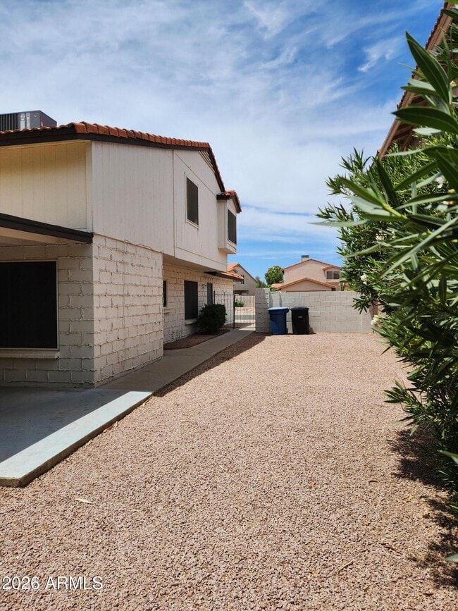 Building Photo - 2721 W Estrella Dr
