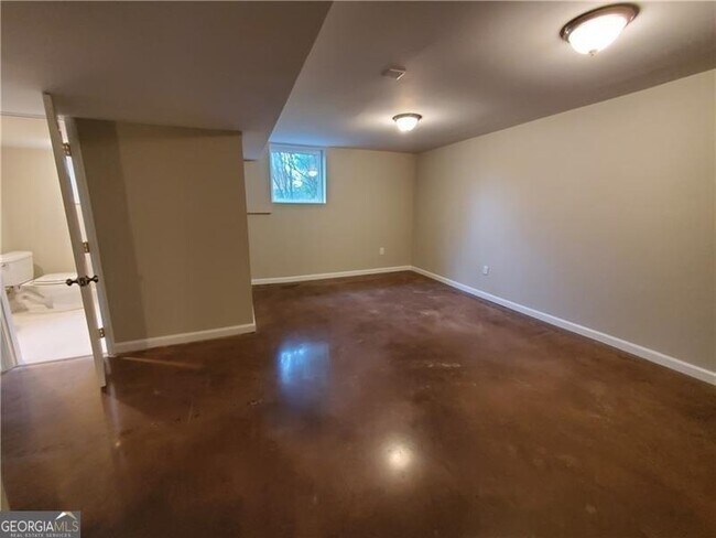 Building Photo - 4615 Mystic Dr NE