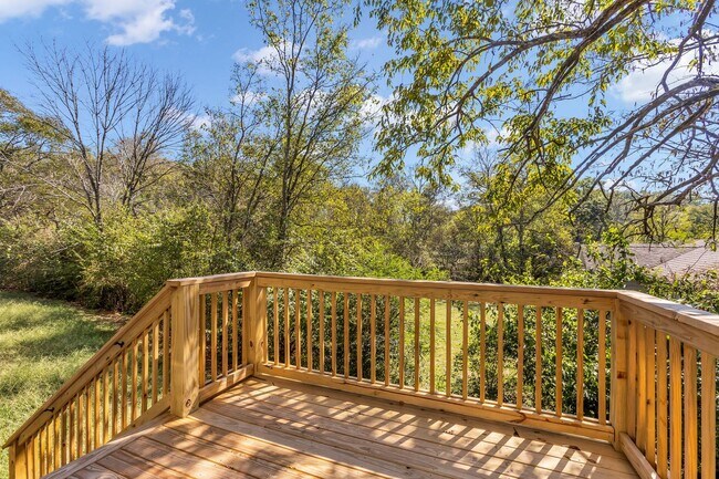 Building Photo - Amazing New Construction in North Nashville!