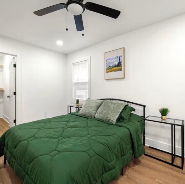 Building Photo - 2484 Calvin Ave