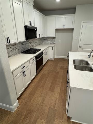 Building Photo - 7925 Bayside Dr