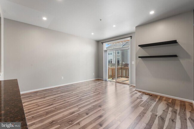 Building Photo - 336 White Oak Way
