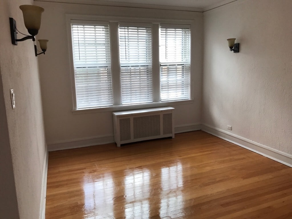 Building Photo - 4875 N Paulina St