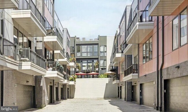 Building Photo - 620 N 3rd St