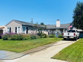 Building Photo - Maple Park LARGE 2 BR/ 2BA with 2 Car Garage & Large Fenced Yard