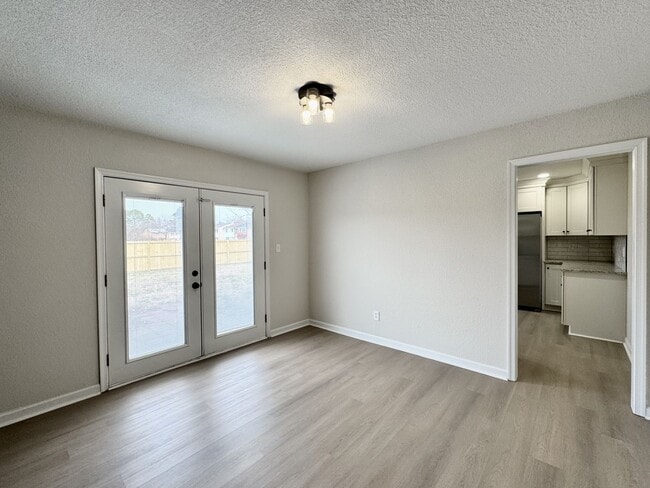 Building Photo - Fully-Renovated Ranch Home Available 03-19-26! Fenced Backyard - Pet Friendly - Washer & Dryer In...