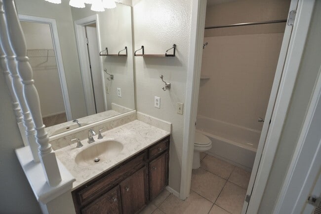 Building Photo - 10616 Mellow Meadow Dr