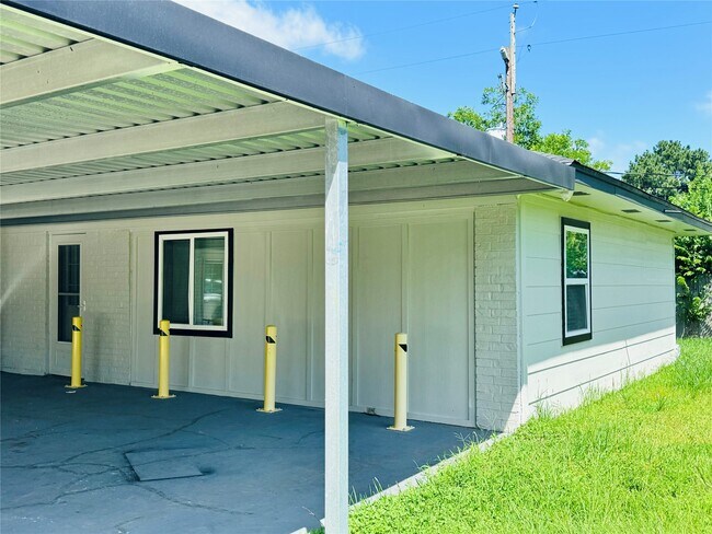 Building Photo - 10702 Deval Dr