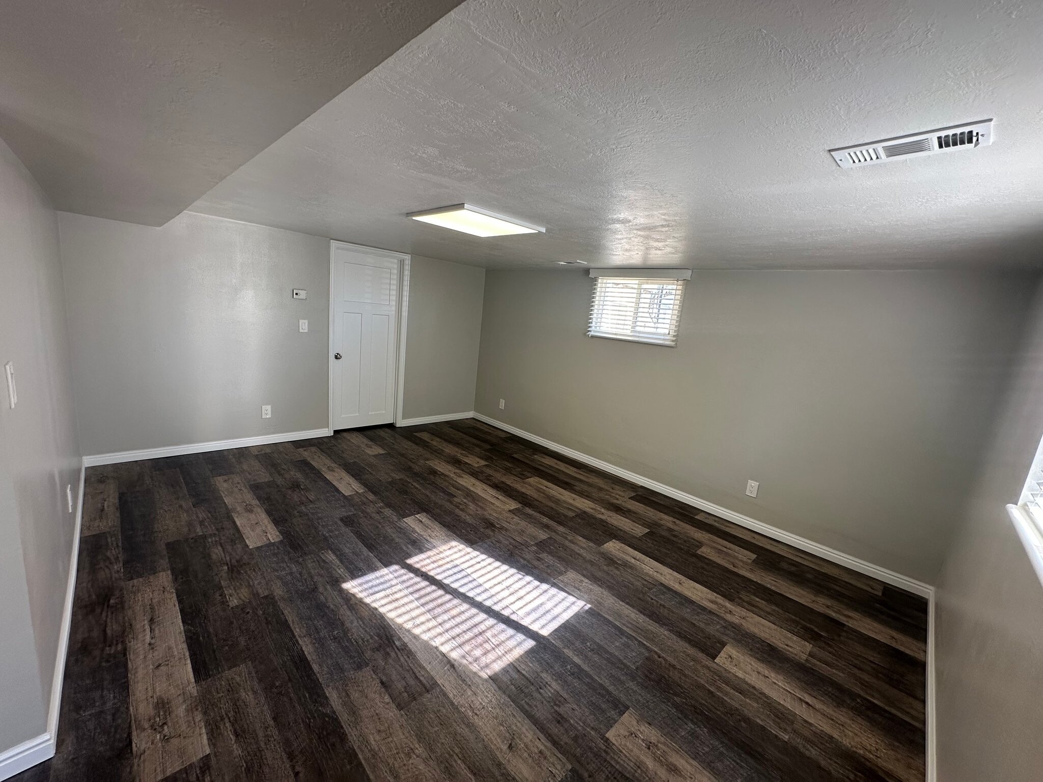 Building Photo - 449 Center St