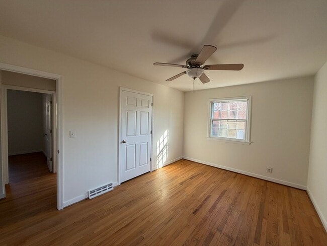 Building Photo - 415 Carrsbrook Dr