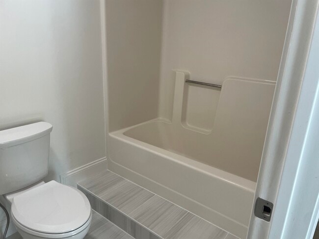 Building Photo - 64 Dunvegan Wds Dr