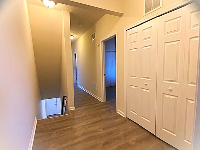 Building Photo - BEAUTIFULLY RENOVATED TOWNHOME IN ALLENTOW...