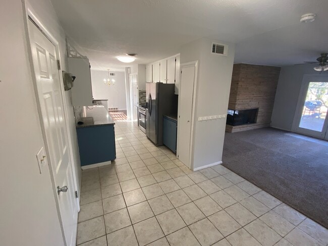 Building Photo - 1317 Oakdale Dr