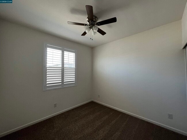 Building Photo - 742 Iris Dr