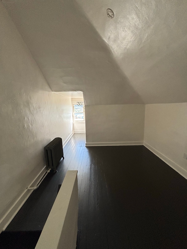 Building Photo - 702 Airbrake Ave