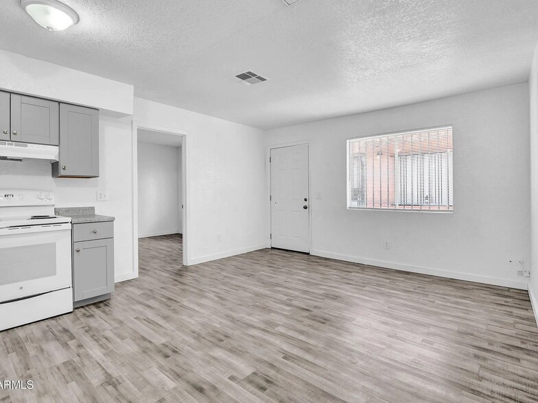 Building Photo - 1119 W Fillmore St