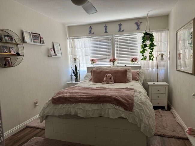 Building Photo - Beautifully Updated 4 Bedroom, 3 Bath Sing...
