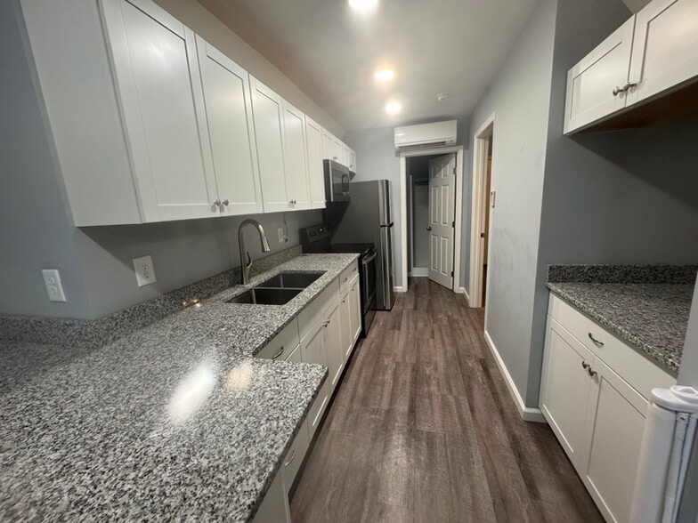 Building Photo - 351 Valley View Cir SE