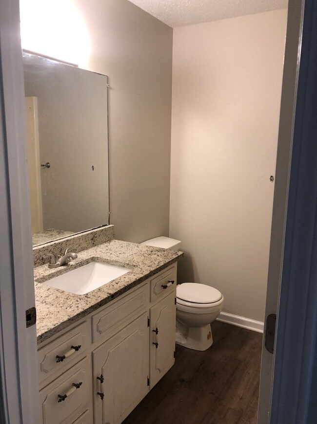 Building Photo - Fully Remodeled 3 Bed / 2 Bath Home in Sea...
