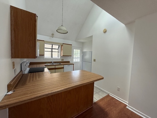 Building Photo - 310 Lakeside Dr