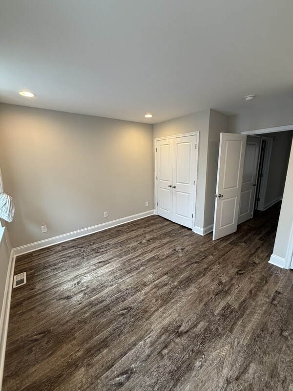 Building Photo - 2733 Latona St
