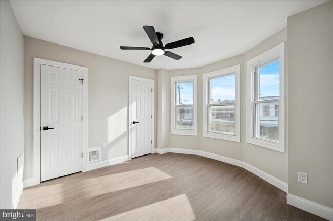 Building Photo - 2165 Conlyn St