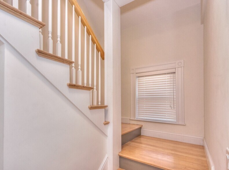 Building Photo - 14 Peterson Ter