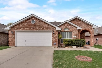 Building Photo - 912 Churchhill Dr