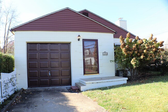 Building Photo - 109 Green Oak Dr