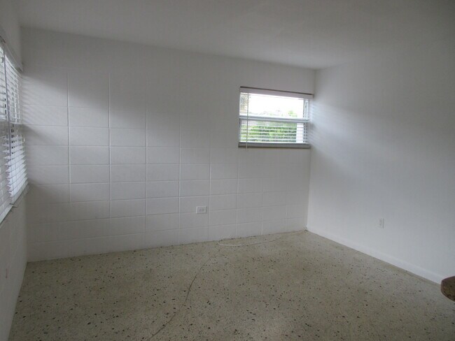 Building Photo - 1238 17th Ave N