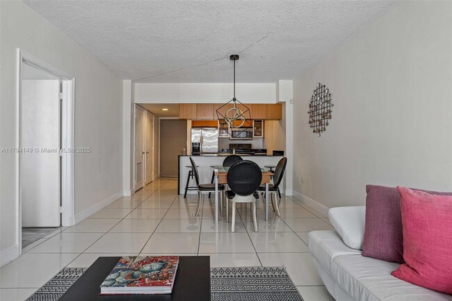 Building Photo - 1750 N Bayshore Dr