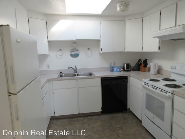 Building Photo - 212 NW Brook St