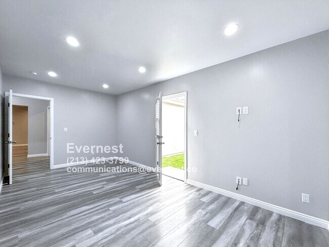 Building Photo - Introducing a modern 2-bedroom, 2-bathroom...
