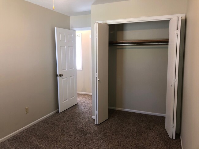 Building Photo - TS-Woodridge Duplex