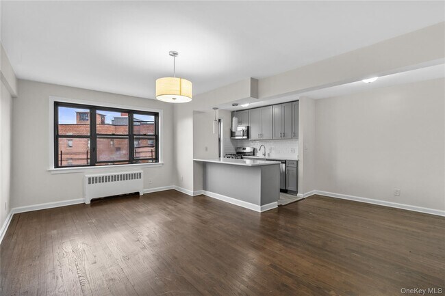 Building Photo - 33 William St