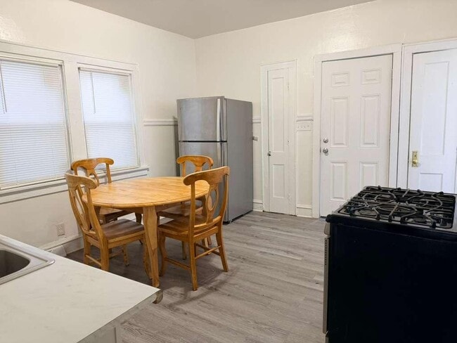 Building Photo - 2215 N 15th St