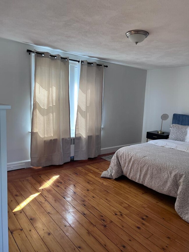 Building Photo - 665 Mendon Rd