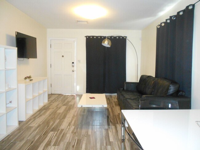 Building Photo - Charming Fully Remodeled Bungalow in Downtown Las Vegas