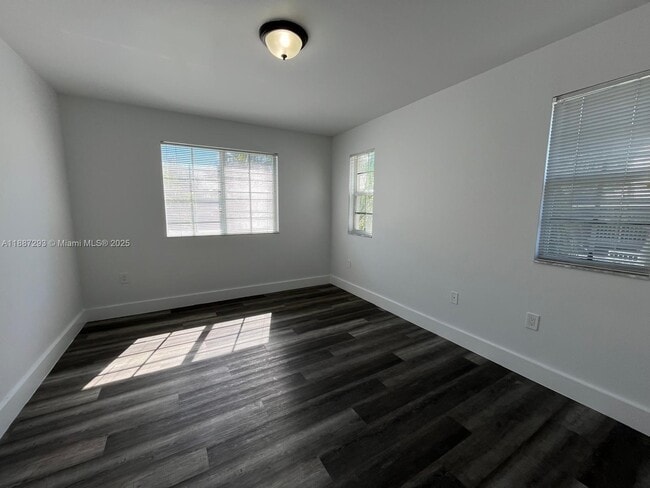 Building Photo - 655 SW 111th Way