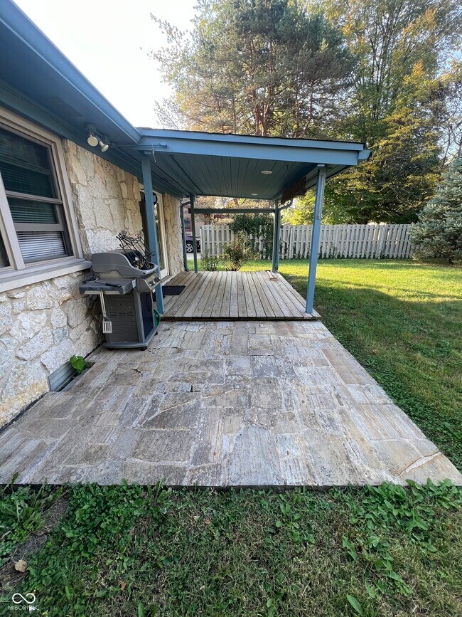 Building Photo - 616 Lawndale Dr