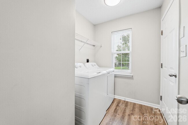 Building Photo - 145 English Hills Dr