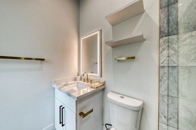 Building Photo - Stunning Green Valley, Guard Gated Community, Pool Home!