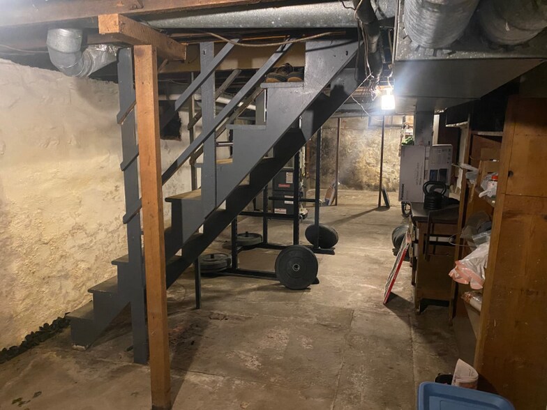 Building Photo - 136 N Locust St