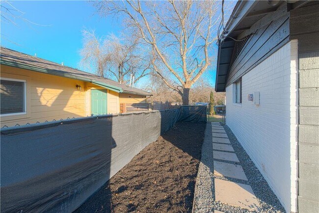 Building Photo - 4406 Scottsdale Rd