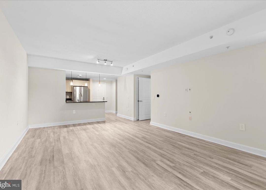 Building Photo - 2451 Midtown Ave