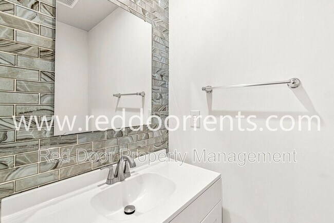 Building Photo - 8511 Fownes Ln