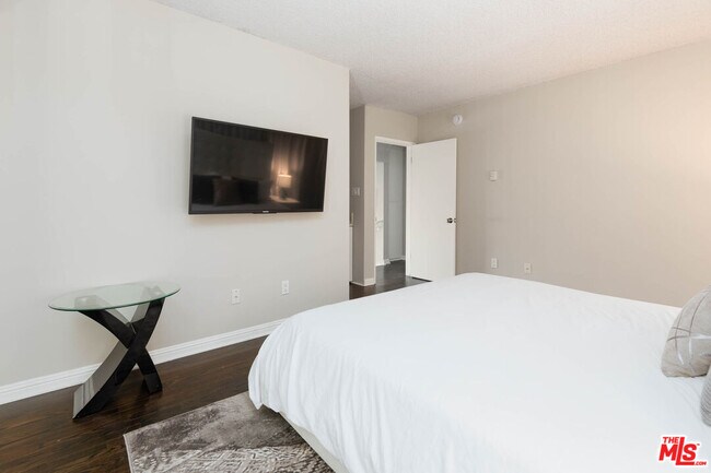 Building Photo - 18065 Coastline Dr