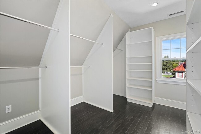 Building Photo - 288 Crestwood Ave