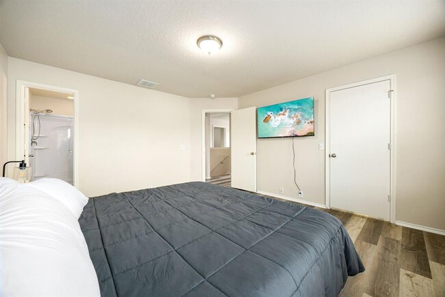 Building Photo - 814 Eagles Glide Dr