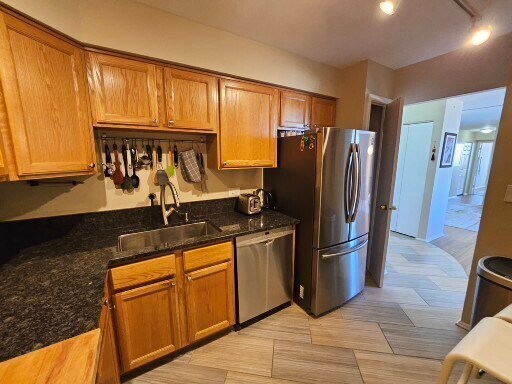 Building Photo - 6325 N Sheridan Rd